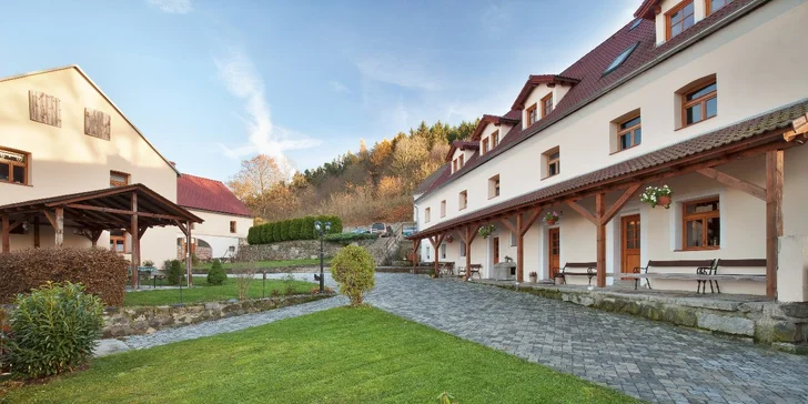 Romantika blízko Karlových Varů: bazén, wellness procedury a polopenze