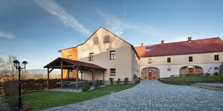 Romantika blízko Karlových Varů: bazén, wellness procedury a polopenze