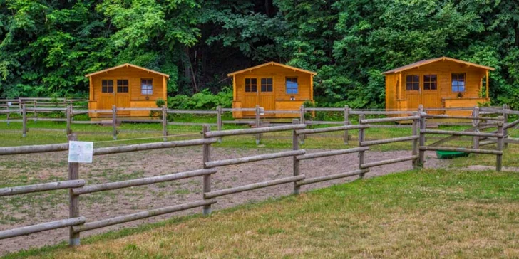 Pár super dnů s polopenzí v chatičkách nebo ve srubu na koňském ranči
