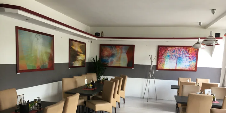 Hovězí steak z vyzrálé argentinské svíčkové s přílohou a omáčkou z hub