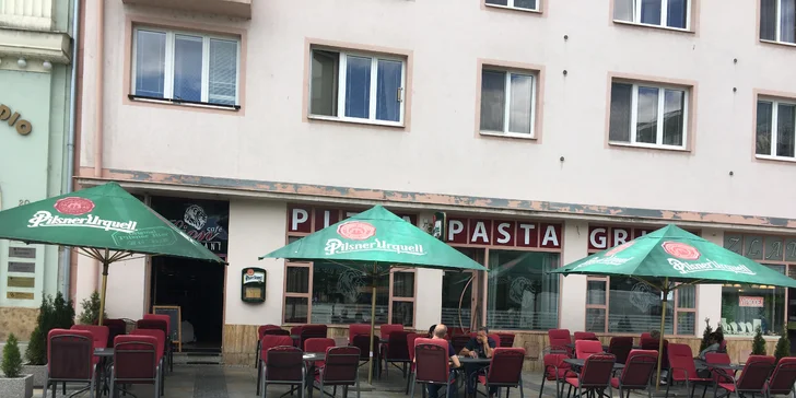 Hovězí steak z vyzrálé argentinské svíčkové s přílohou a omáčkou z hub