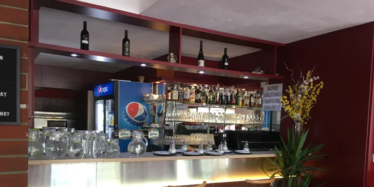 Hovězí steak z vyzrálé argentinské svíčkové s přílohou a omáčkou z hub