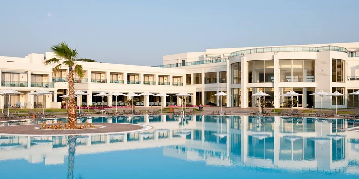Luxusní ubytování, bazény, all inclusive, bohaté možnosti sportování i wellness... to všechno vás čeká ve vyhlášeném letovisku Faliráki.