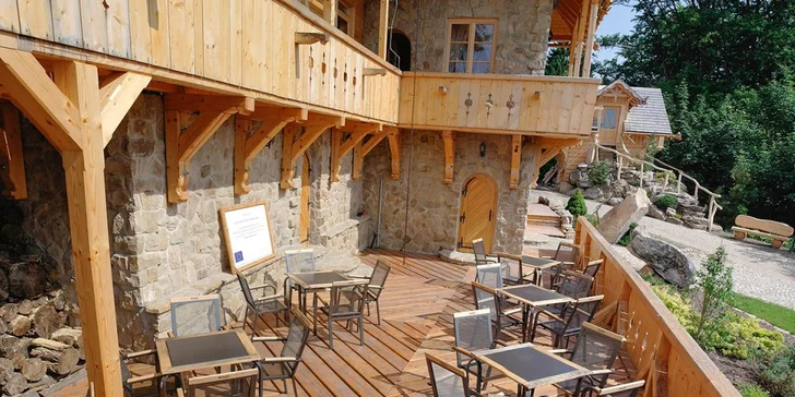 Relax v penzionu Hlušec: polopenze i vyjížďka v saních či kočáře s koňmi