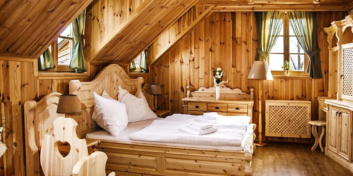 Relax v penzionu Hlušec: polopenze i vyjížďka v saních či kočáře s koňmi