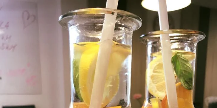 Italská káva Cosmai, domácí závin nebo cheesecake a limonáda s ovocem