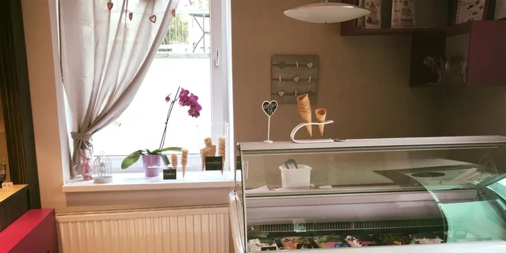 Italská káva Cosmai, domácí závin nebo cheesecake a limonáda s ovocem