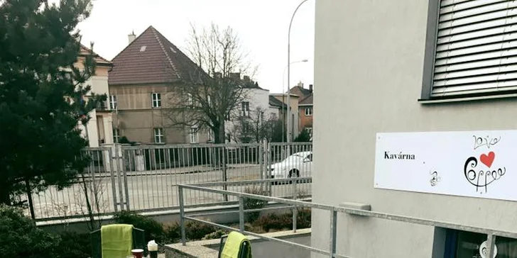 Sladké lívance s ovocem a javorovým sirupem pro 2