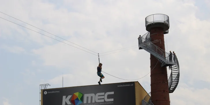 Šupem dolů: 3 jízdy 100 m dlouhou lanovkou z vrcholu rozhledny