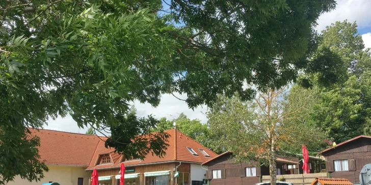 Pohodový pobyt pár kroků od Lipna pro dva: polopenze, vířivka a sekt