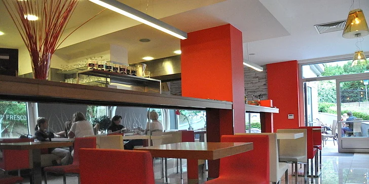 Dva italské saláty v Caffé Fresco na Vyšehradě
