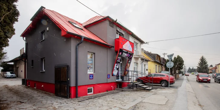 Veľkou výhodou je aj poloha kaderníctva blízko centra mesta či bezproblémové parkovanie priamo pred prevádzkou. 