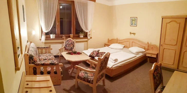 Pokoj pro vás připraví v hotelu, nebo depandancích Petr či Bellevue.