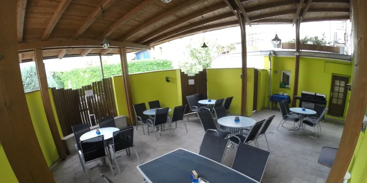 Tatarák a Cheese Chicken Burger s domácími chipsy v Myslivně