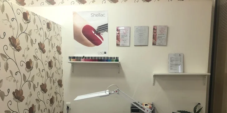 Suchá přístrojová manikúra s P-shine, regenerační kúrou nebo gel lakem