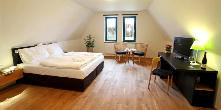 Pobyt v moderním srubu: příroda, exkurze do palírny, romantika i rybaření