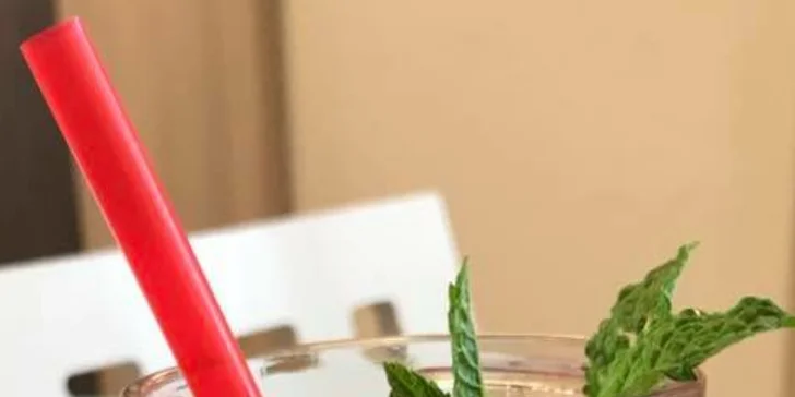 Italská káva Cosmai, domácí závin nebo cheesecake a limonáda s ovocem