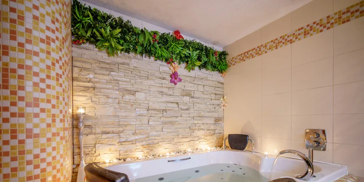 Ultra all inclusive  obsahuje navíc mísu s ovocem a extra porci čokolády.