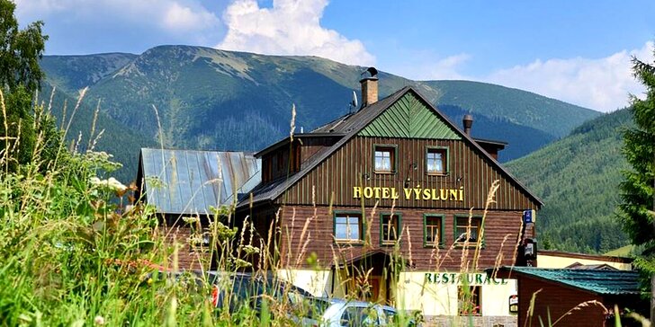 Letní pobyt v rodinném hotelu ve Špindlu: polopenze, volný vstup do wellness