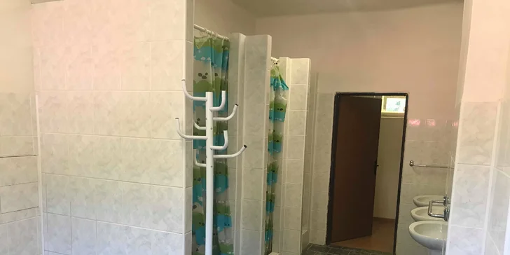 Rodinná pohoda v chatkách či tee-pee na Křivoklátsku s bazénem a spoustou aktivit