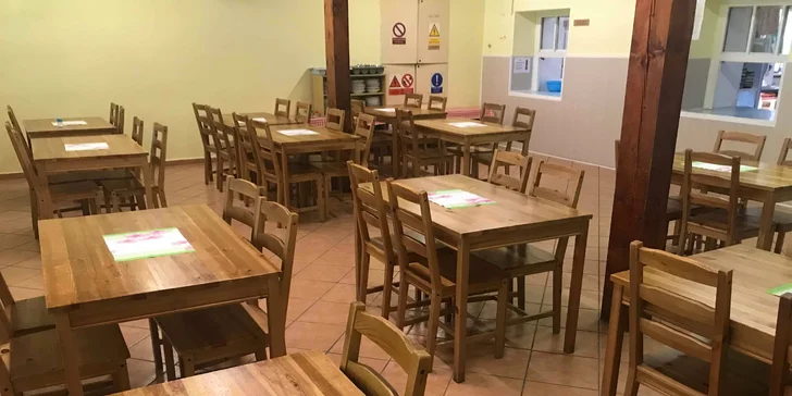 Rodinná pohoda v chatkách či tee-pee na Křivoklátsku s bazénem a spoustou aktivit