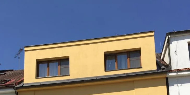 Penzion je jen 5 min. chůze od centra, 200 m od cyklostezky a 400 m od zámku.