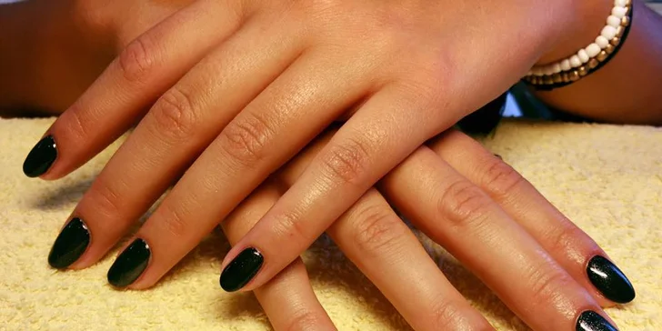Kompletní péče o ruce: Manikúra s lakováním, Shellac, P–Shine nebo IBX