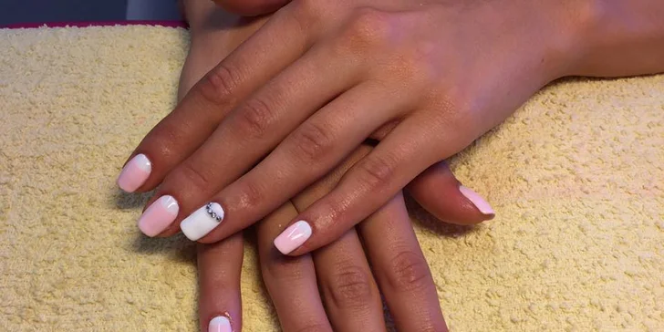 Kompletní péče o ruce: Manikúra s lakováním, Shellac, P–Shine nebo IBX