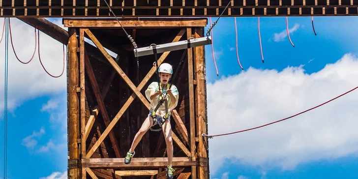 Zdolejte překážky v lanovém centru: 2 hodiny adrenalinu pro 2 osoby