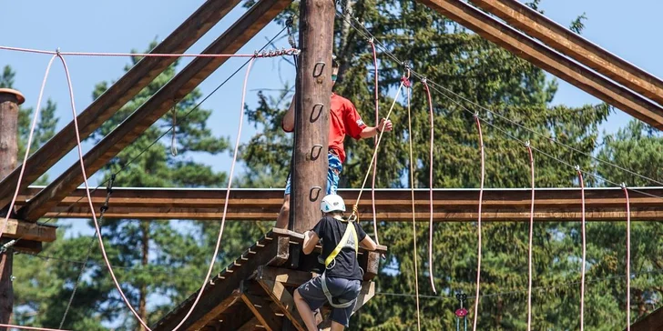 Zdolejte překážky v lanovém centru: 2 hodiny adrenalinu pro 2 osoby