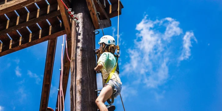Zdolejte překážky v lanovém centru: 2 hodiny adrenalinu pro 2 osoby