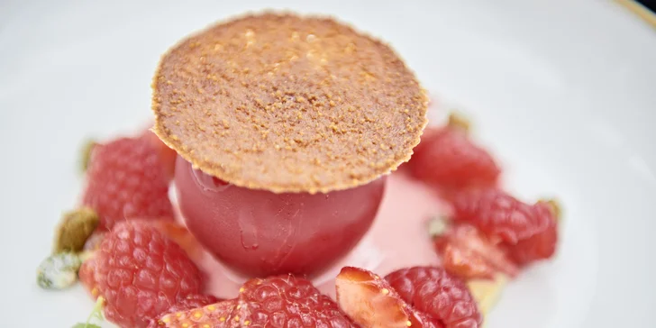 Degustační menu od špičkového šéfkuchaře podávané v oblacích: plošina zavěšená ve výšce 50 metrů