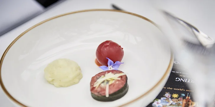 Degustační menu od špičkového šéfkuchaře podávané v oblacích: plošina zavěšená ve výšce 50 metrů