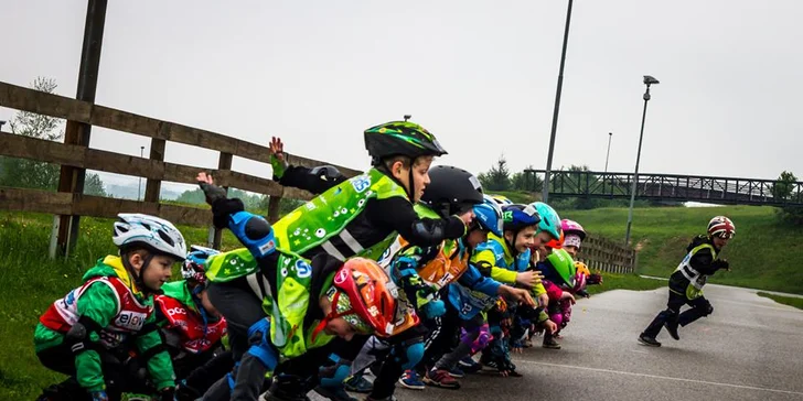 Všestranný sportovní kroužek pro děti 3–6 let: kolo, skateboard i brusle