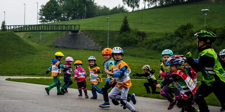 Všestranný sportovní kroužek pro děti 3–6 let: kolo, skateboard i brusle