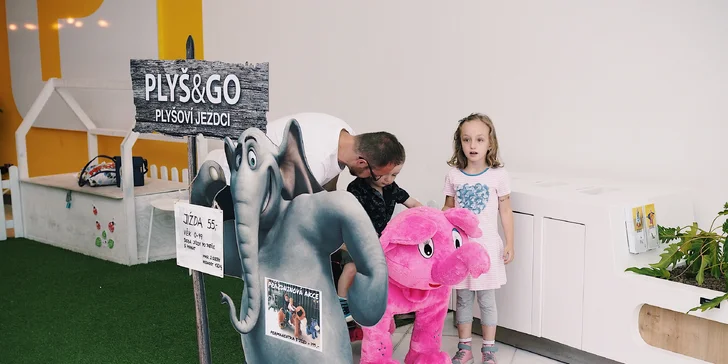Jízda na obrovských plyšácích: zábava v OC Černý Most pro dospělé i děti