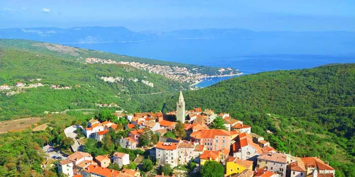 Busem na 2-3 noci do Rabacu: hotel s bazénem, polopenze i výlet do Labinu