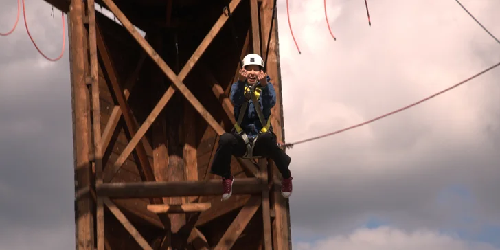 Zdolejte překážky v lanovém centru: 2 hodiny adrenalinu pro 2 osoby
