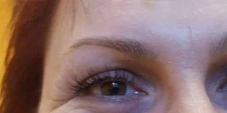 Prodlužování řas, lash lifting i rekonstrukce a barvení obočí