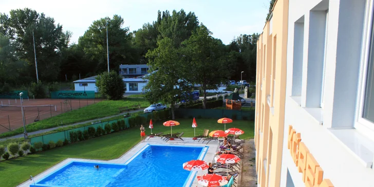 3–6 dní s polopenzí, bazénem a tenisovými kurty u vodní nádrže Sĺňava