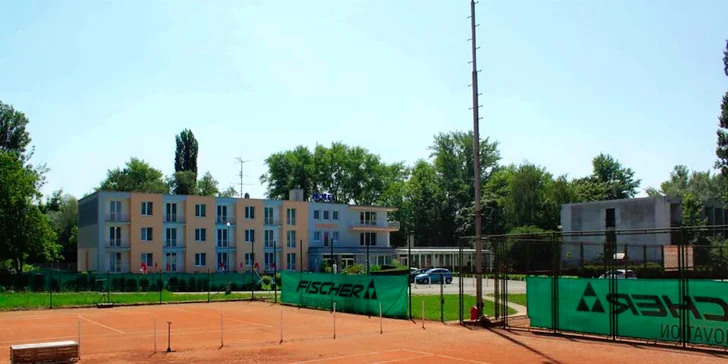 3–6 dní s polopenzí, bazénem a tenisovými kurty u vodní nádrže Sĺňava