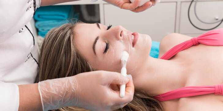 Kompletní kosmetické ošetření s AHA kyselinami a ultrazvukovou špachtlí
