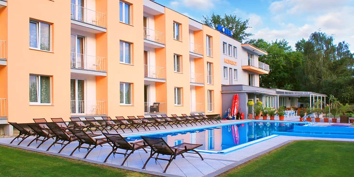 3–6 dní s polopenzí, bazénem a tenisovými kurty u vodní nádrže Sĺňava