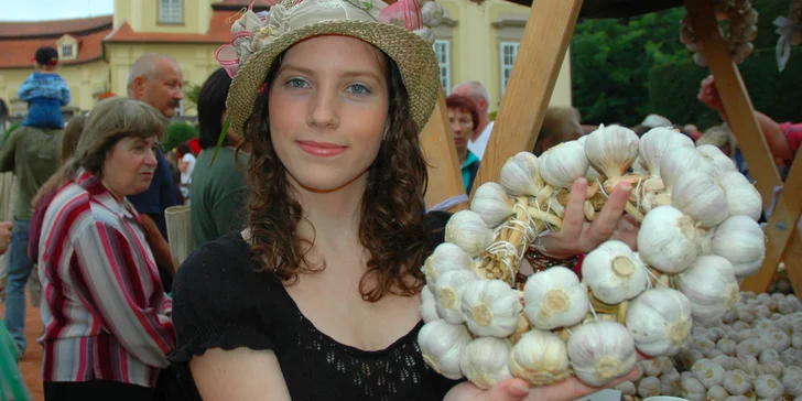Slavnosti česneku v Buchlovicích: den plný folkloru a pikantního jídla