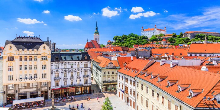 Výlet za poznáním Bratislavy: doprava busem i plavba lodí po Dunaji v ceně