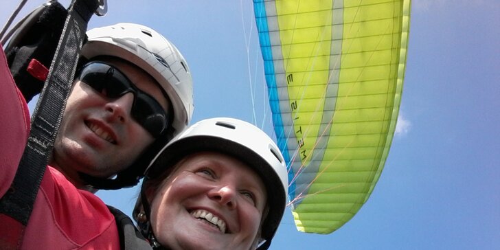 Tandemový paragliding: vyhlídkový nebo termický let v Beskydech