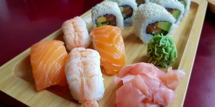 Sushi sety: 26 vegetariánských rolek, 16 s lososem nebo 32 ks maki