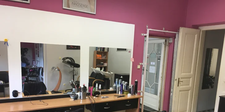 Profesionální barber střih od vlasové stylistky pro pány