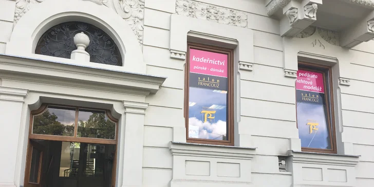 Profesionální barber střih od vlasové stylistky pro pány
