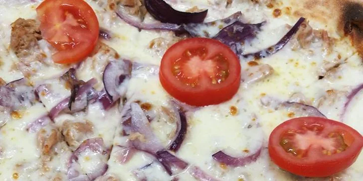 Vyzvedněte si 1 nebo 2 pizzy s průměrem 40 cm a zažeňte hlad